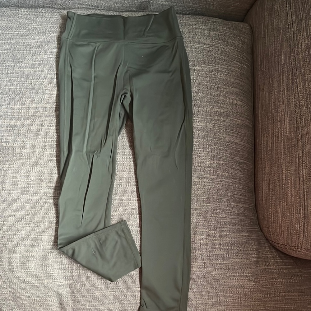 Fabletics Trinity Motion365 High Waisted Capri Safari/Pear Back Pocket Leggings